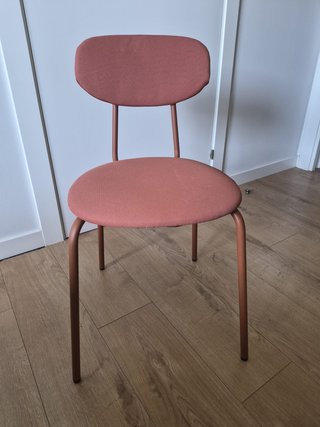 Sillas Ikea apilables color salmón