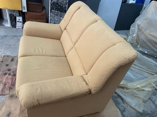 Sofá beige 2 plazas 130x78x85 cm (Negociable)
