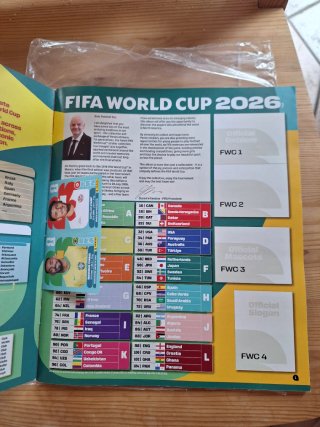 Revista mas álbum de fútbol, 20 cromos y 8 cartas