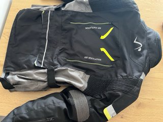 Chaqueta de moto con protecciones