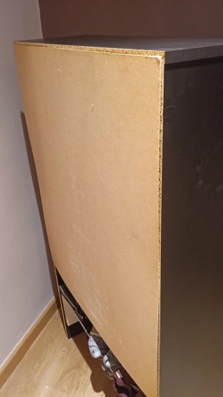 Zapatero de madera oscuro