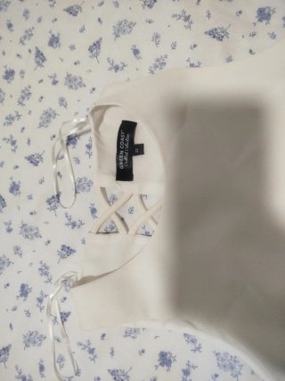 Blusa beige escote cruzado Talla XXS