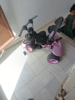 Triciclo infantil rosa y negro