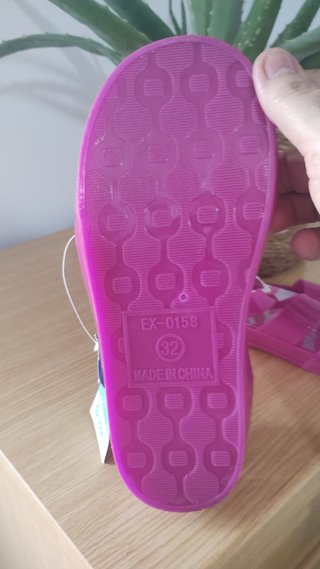 Sandalias cangrejeras talla 32. Nuevas