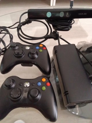 Xbox 360 Completa con Kinect y Mandos