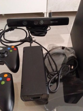 Xbox 360 Completa con Kinect y Mandos