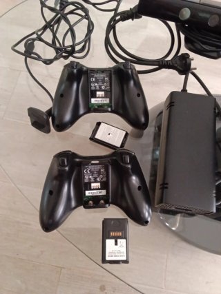 Xbox 360 Completa con Kinect y Mandos
