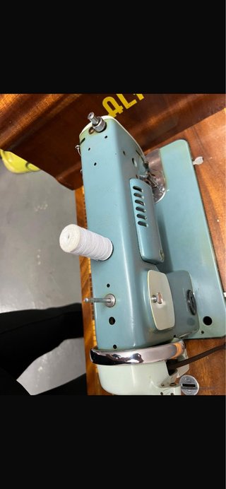 Máquina de coser Alfa antigua de pedal