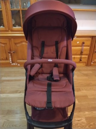 Silla de paseo Chicco color burdeos