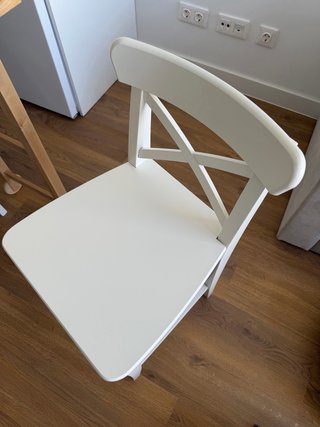 Mesa alta madera + 2 sillas IKEA