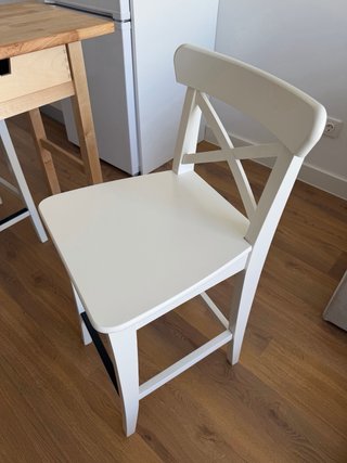 Mesa alta madera + 2 sillas IKEA