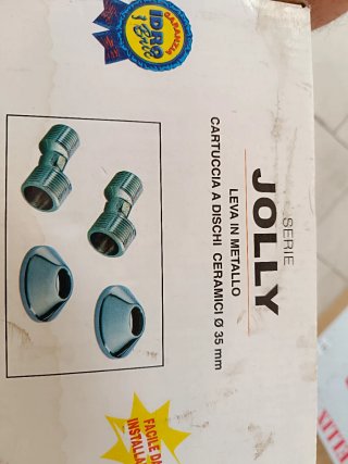 Rubinetto miscelatore per vasca in metallo