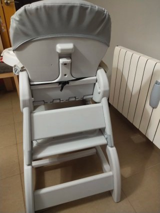 Trona convertible en mesa de actividades