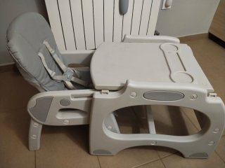 Trona convertible en mesa de actividades