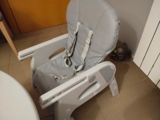 Trona convertible en mesa de actividades