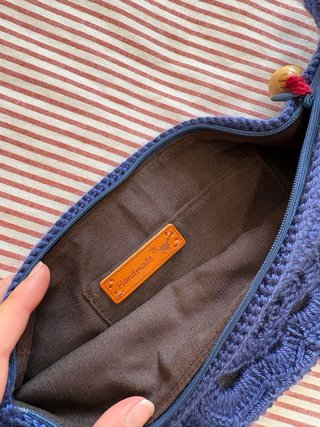 Bolso riñonera crochet azul y rojo