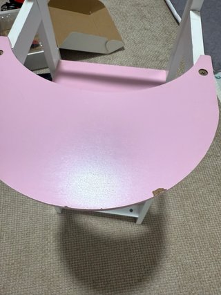 Trona de juguete rosa y blanca