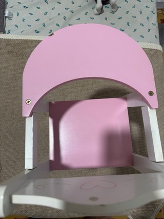 Trona de juguete rosa y blanca