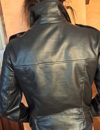 Chaqueta cuero sintético negra