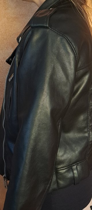 Chaqueta cuero sintético negra