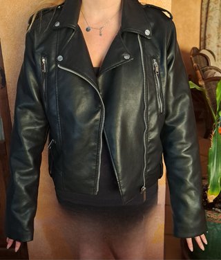 Chaqueta cuero sintético negra