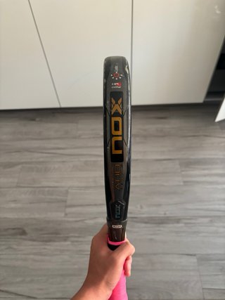 Pala de pádel NOX AT10 Genius con Funda Térmica