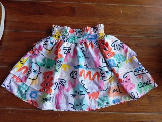 Falda infantil H&M con estampado divertido