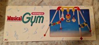Gimnasio para bebé con juguetes
