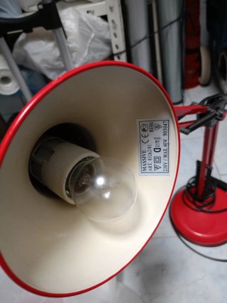 Lámpara flexo roja vintage robusta