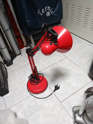 Lámpara flexo roja vintage robusta