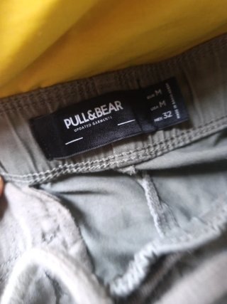 Pantalón cargo Pull&Bear verde militar