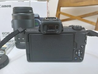 Canon EOS M50 Mark II + 15-45 e 55-200. Perfetta!