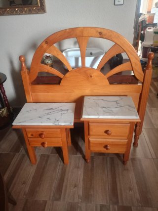Cabecero y 2 mesitas de madera
