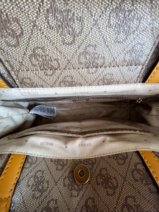 Elegante borsa Guess marrone e gialla