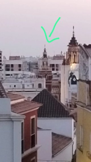 Maleta super grande con algún vestido de fiesta