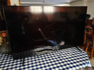 TCL 55 QD-Mini LED TV - Para piezas. Está nueva
