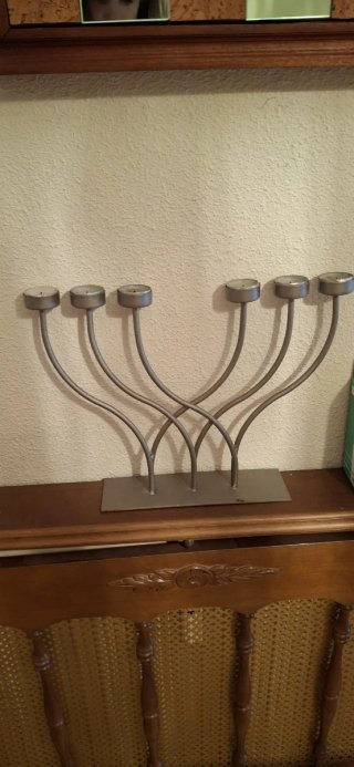 Candelabro de metal plateado
