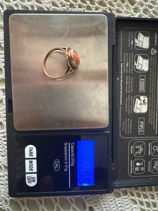 Anillo oro y coral ovalado