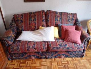 Sofá de tela estampado