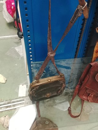 Monederos antiguos de cuero