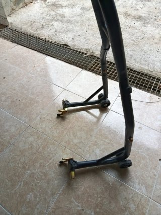 Caballete elevador moto KOOROM
