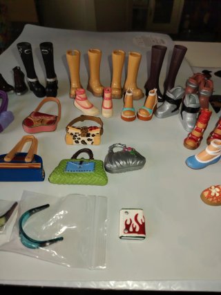 Lote Barbie My Scene Bolsos y Zapatos Accesorios