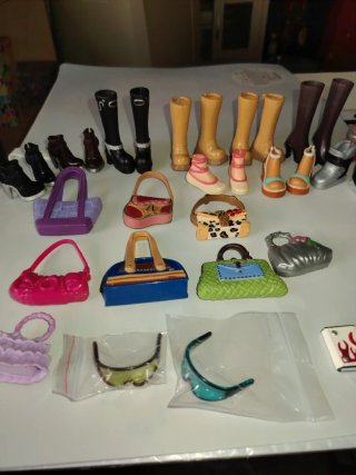 Lote Barbie My Scene Bolsos y Zapatos Accesorios