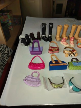 Lote Barbie My Scene Bolsos y Zapatos Accesorios