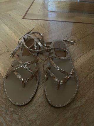 Sandalias Stradivarius Beige y Doradas