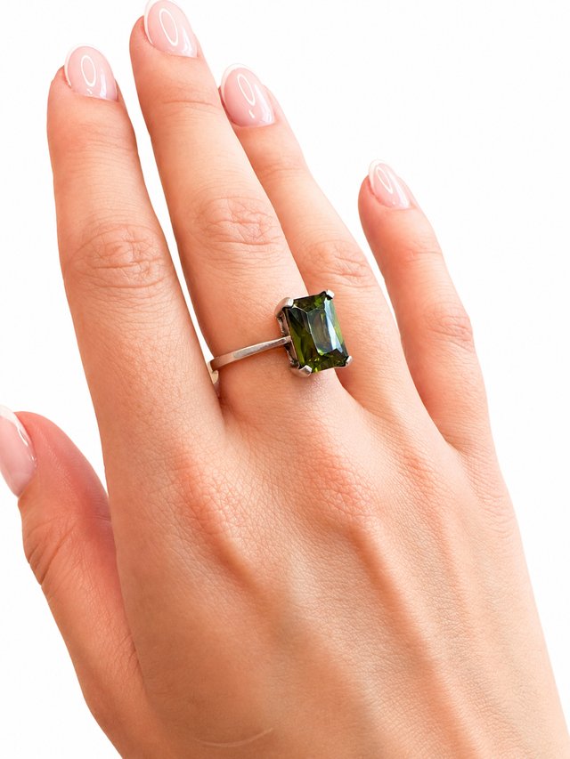 Anillo Plata Piedra Verde Facetada