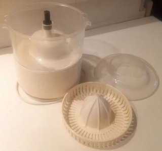 exprimidor cítricos blanco-crema