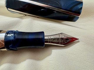 Pluma Visconti Divina Elegance