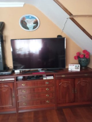 Mueble de madera de cerezo