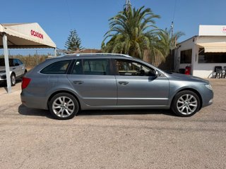 Skoda Superb 2012 Combi VOLANTE A LA DERECHA (RHD)